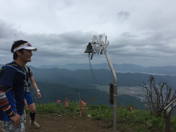 杓子山山頂。残念ながら富士山は雲の中へ・・・