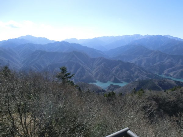 宮ケ瀬湖と丹沢