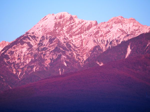 八ヶ岳も赤く染まって綺麗です。