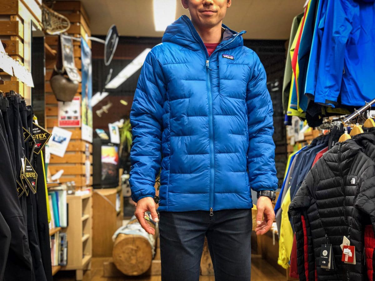 Patagonia マクロパフフーディ　青　Sサイズ