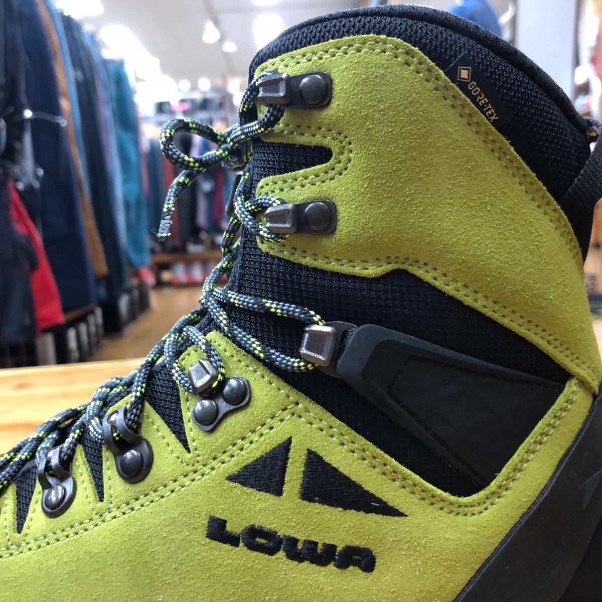 ゴアテックスとプリマロフトを合わせた保温性バツグンの冬山用登山靴
