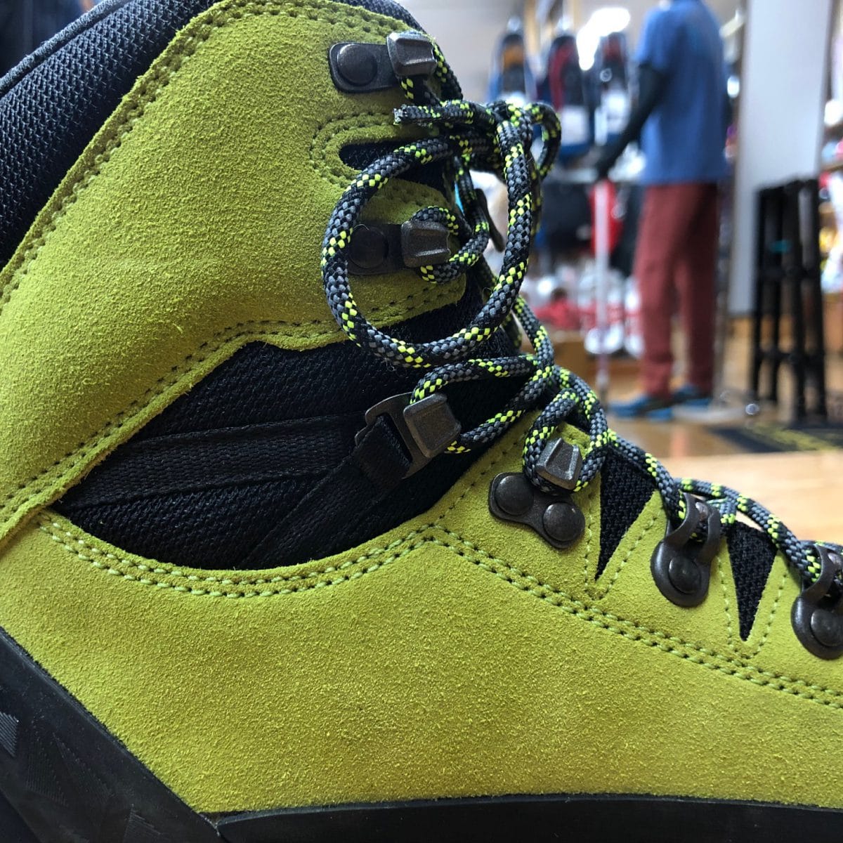 ゴアテックスとプリマロフトを合わせた保温性バツグンの冬山用登山靴