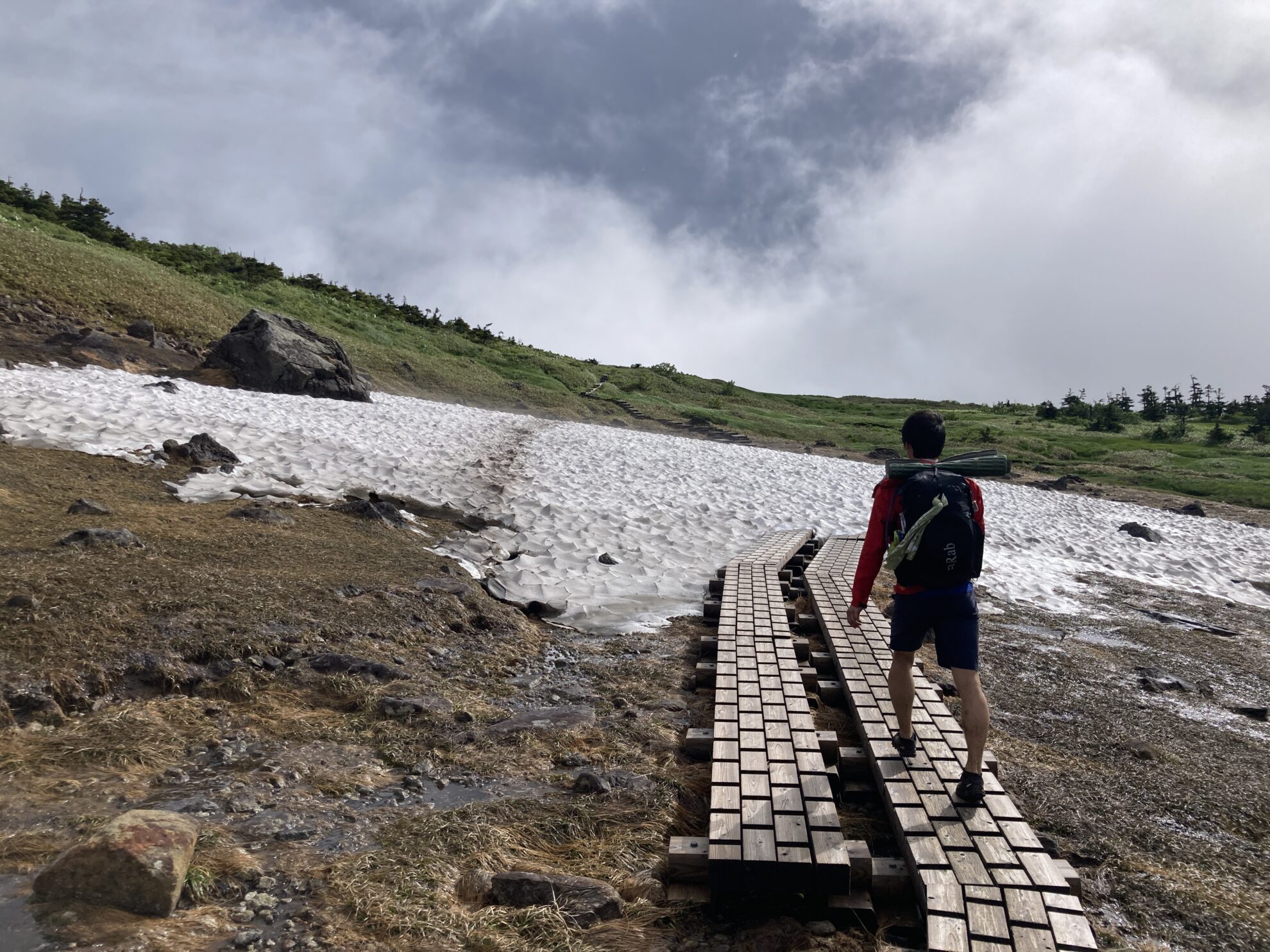 信越トレイル苗場山雪渓