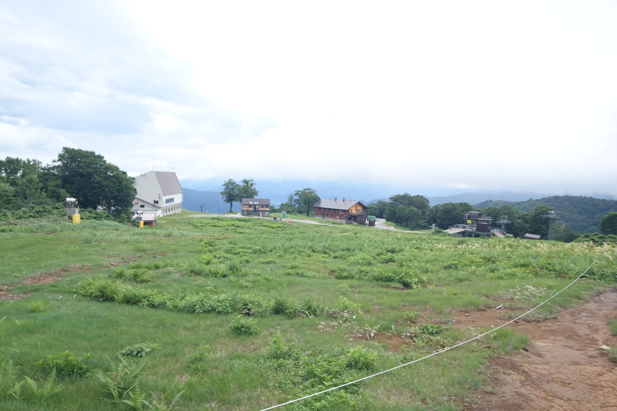 信越トレイル苗場山和田小屋