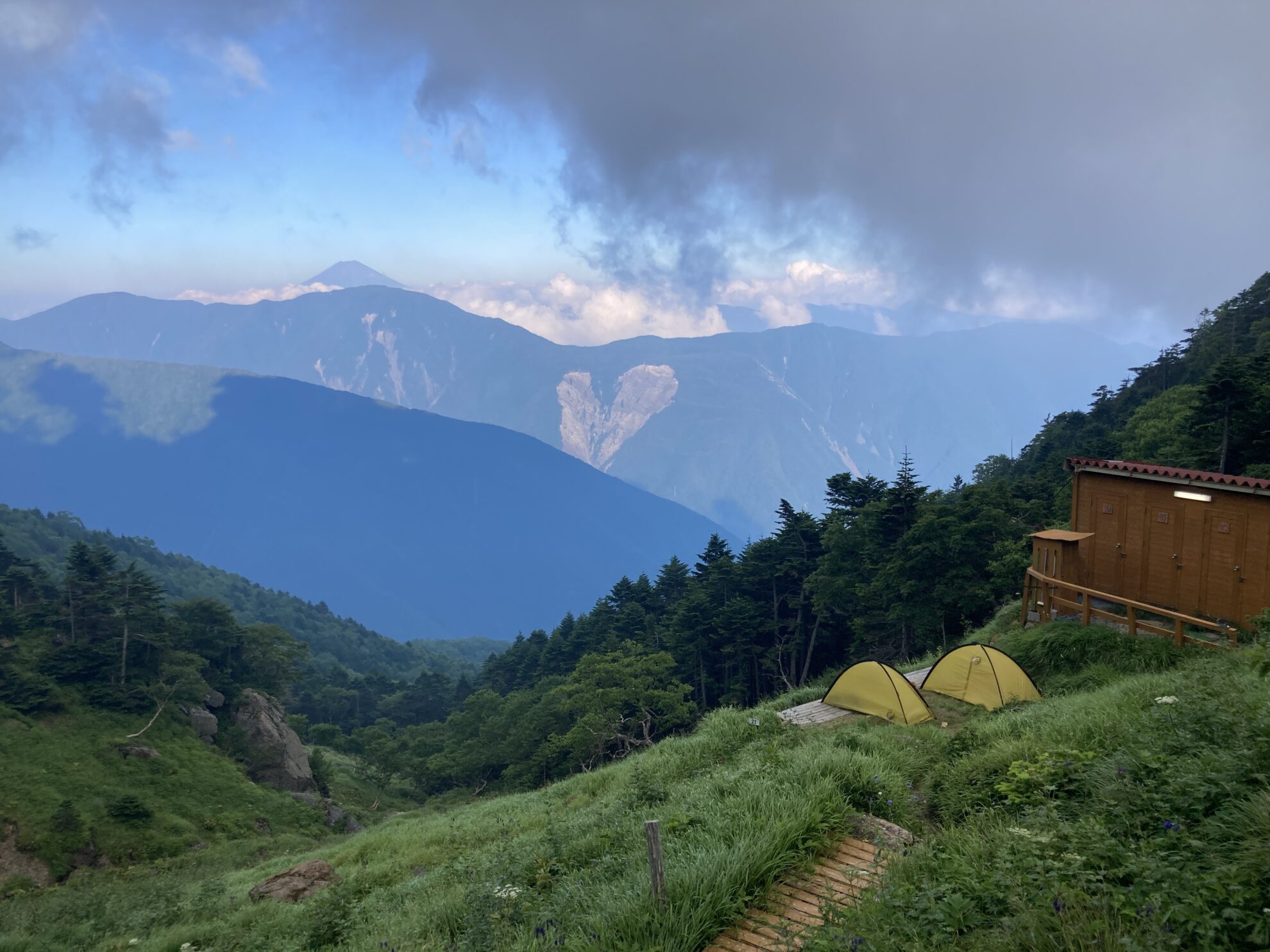 南アルプス大縦走茶臼小屋テン場