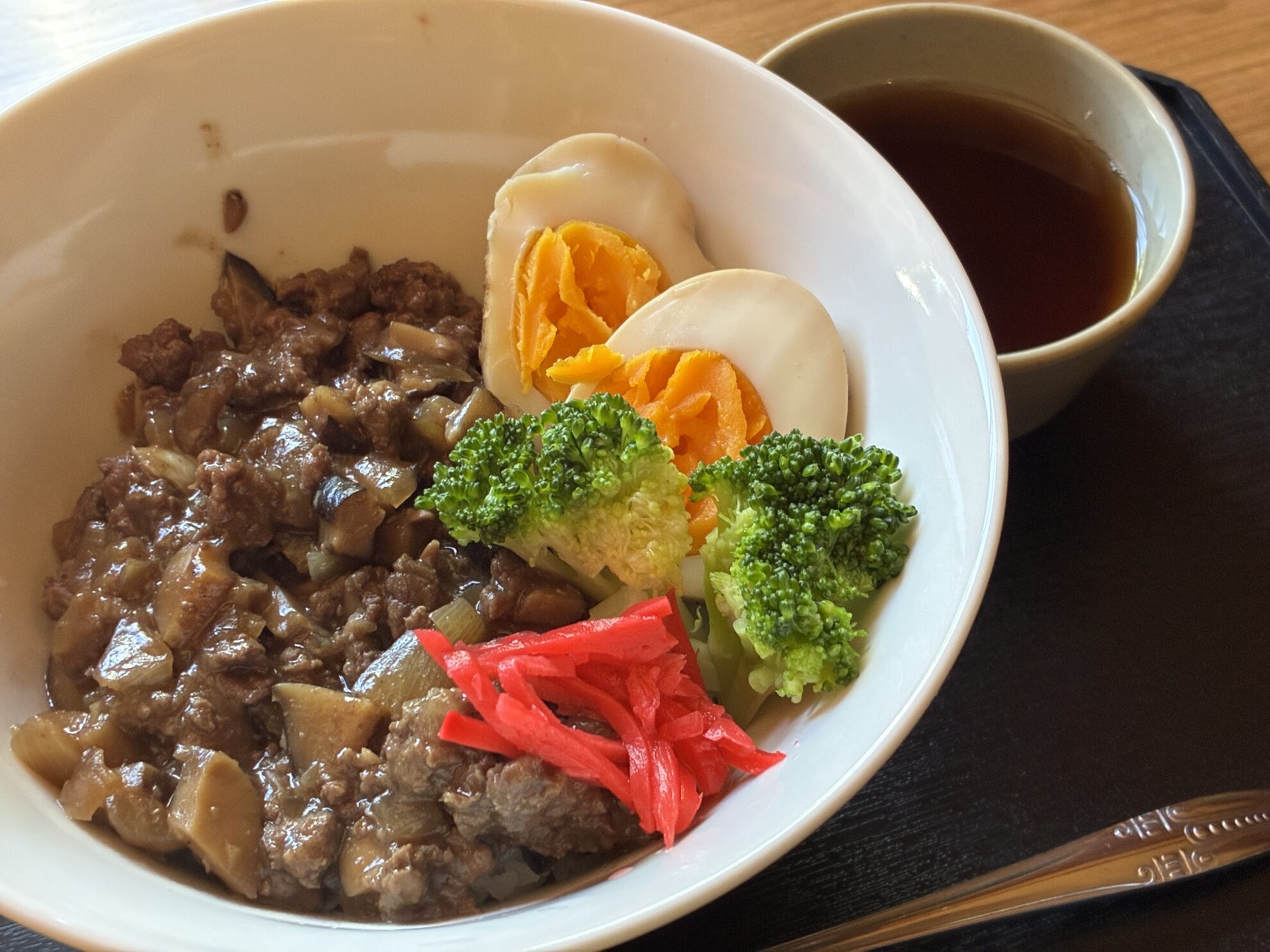続南ア馬の背ヒュッテ鹿肉ガパオ